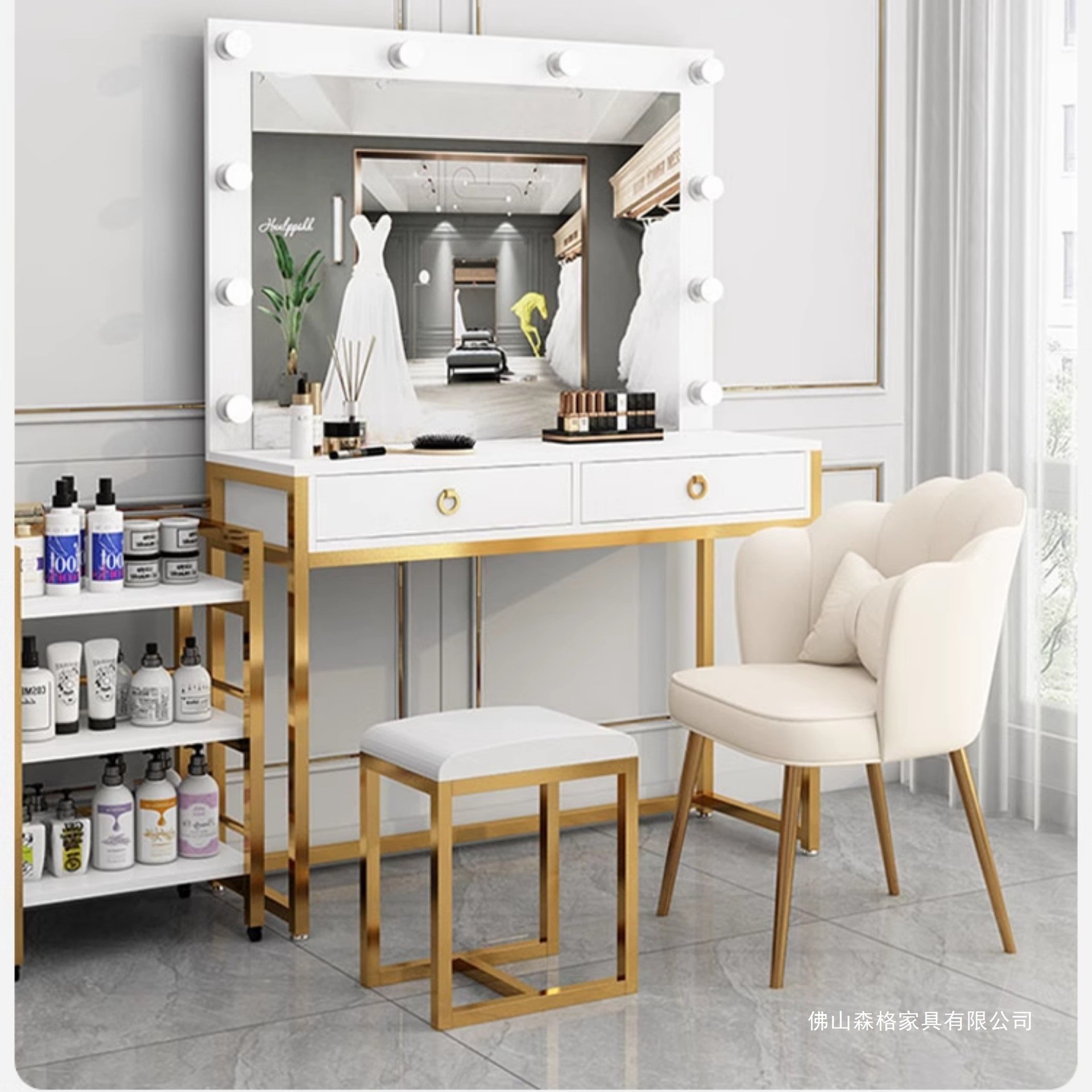 Meja rias studio dengan cermin - Beauty Makeup Training ulasan dan harga